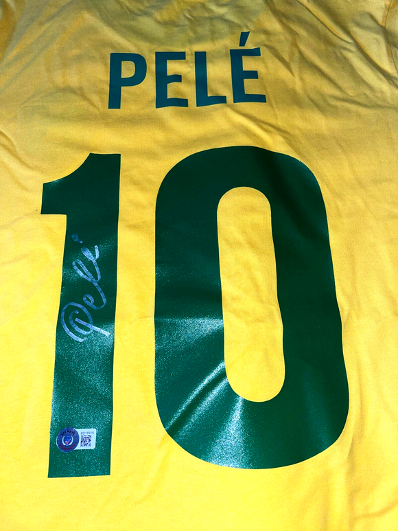 PELE Hand Signed Brazil Shirt with Beckett Authentication PHOTO PROOF Jersey Soccer